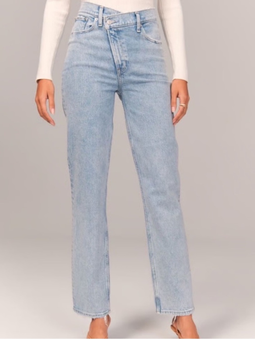 Abercrombie Ultra High Rise 90s
Straight Criss Cross Waist Jeans